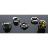 A collection of silver rings of varying styles (5). 26.5 grams.