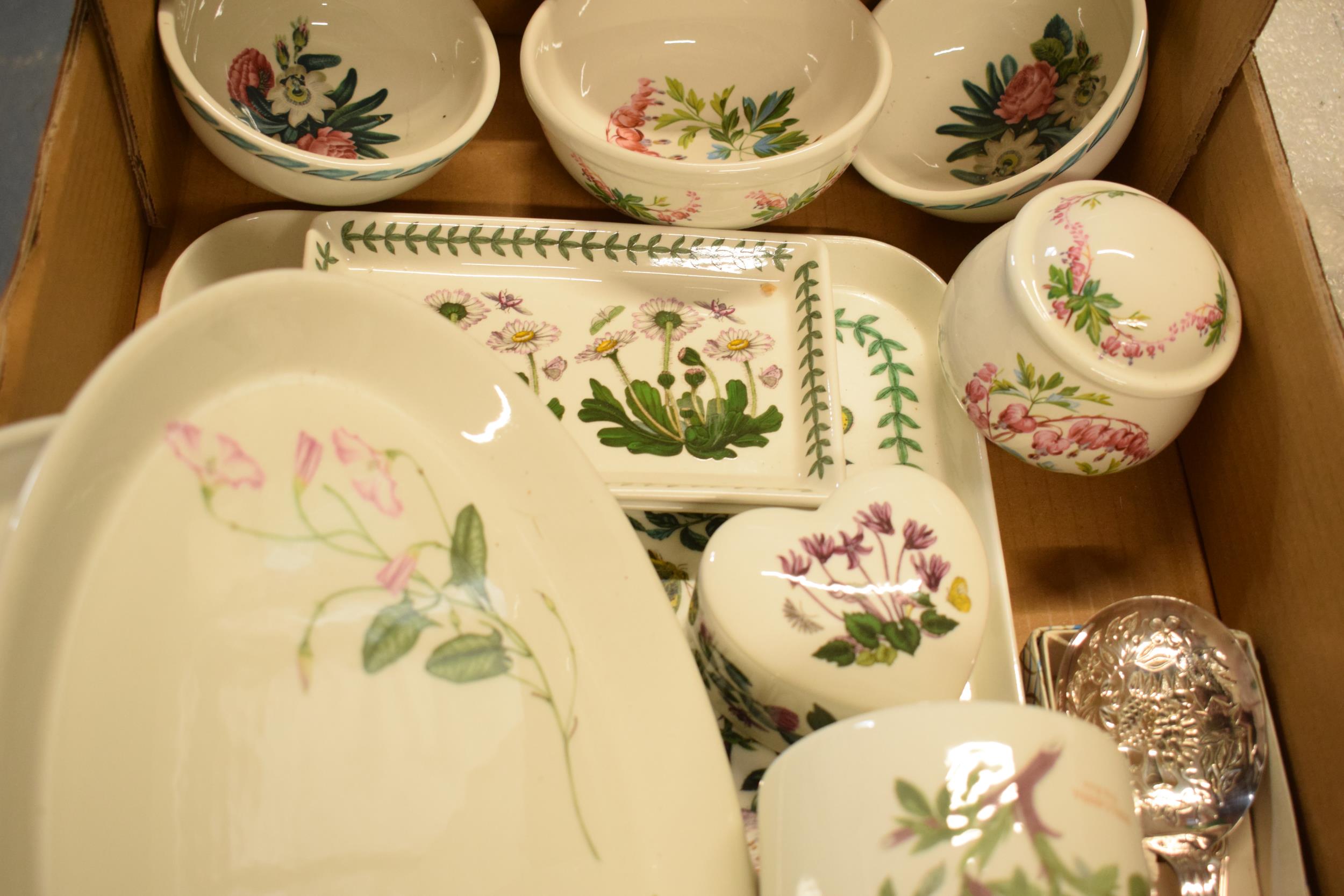 A collection of Portmeirion pottery to include storage jars, trinkets, bowl, plates and a plastic - Image 4 of 5