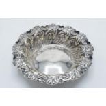 Silver sweet / bonbon dish with repousse decoration. Sheffield 1897. 51.0 grams. 12cm diameter.