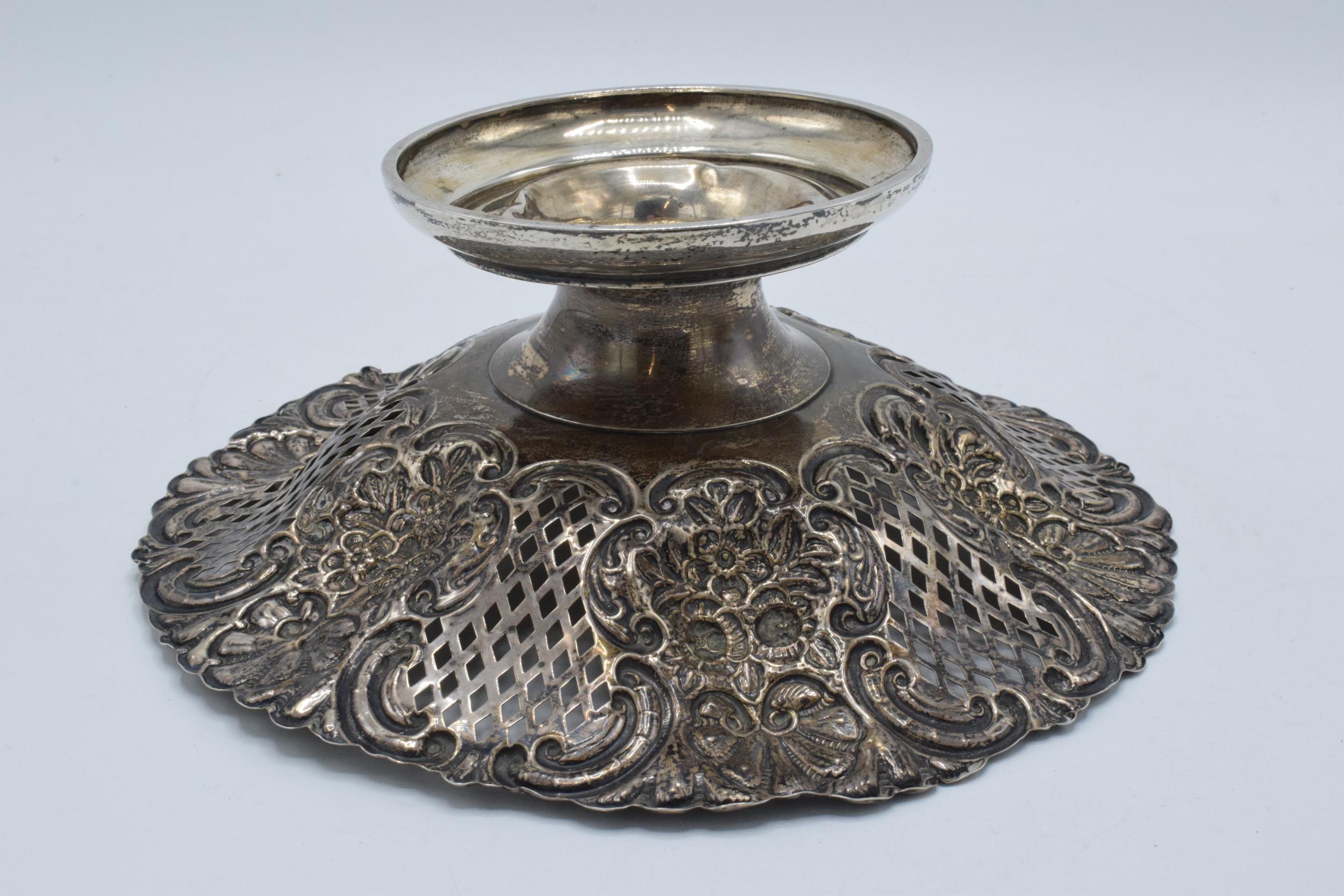 A silver pedestal dish with repousse decoration, Chester 1902, 272.2 grams. 23cm wide. - Image 2 of 4