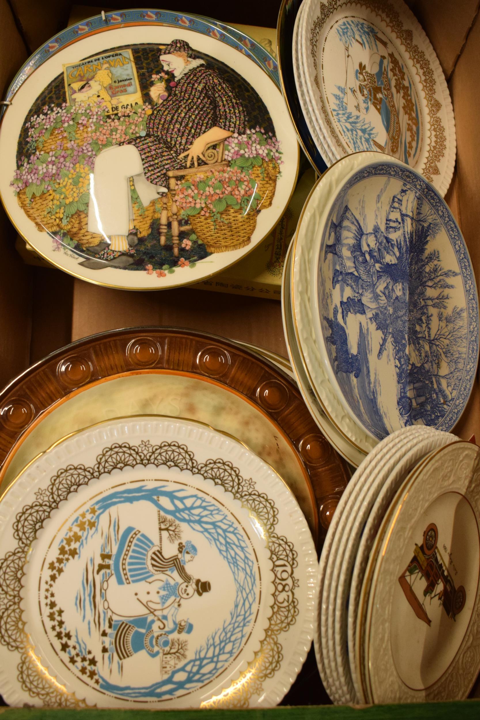 A large collection of collectors wall plates to include Wedgwood, Goebel and many others (Qty). - Image 3 of 3