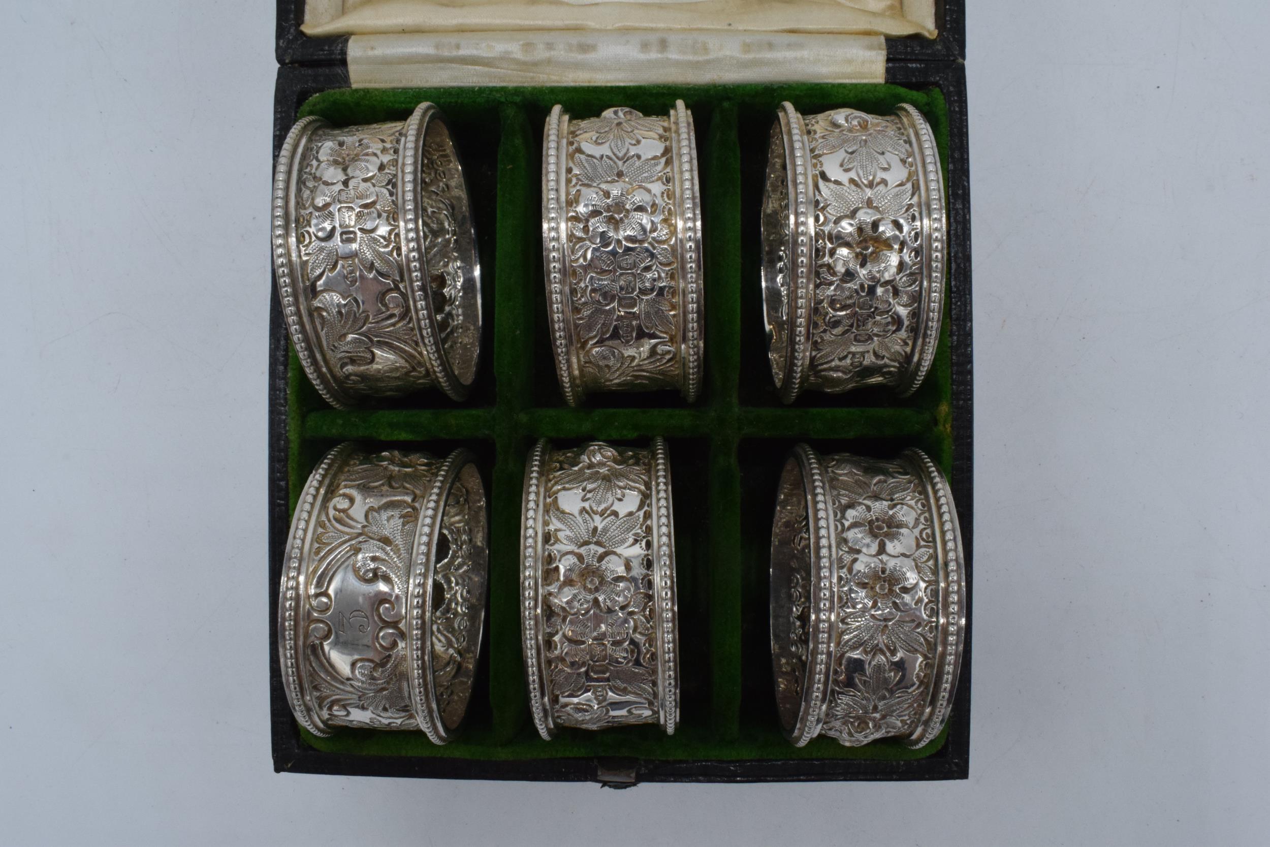 A cased set of 6 silver napkin rings, Sheffield 1903. 177.9 grams. - Image 2 of 3