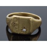 9ct gold signet ring set with diamond chip and engraved decoration. 7.1 grams. Size W.