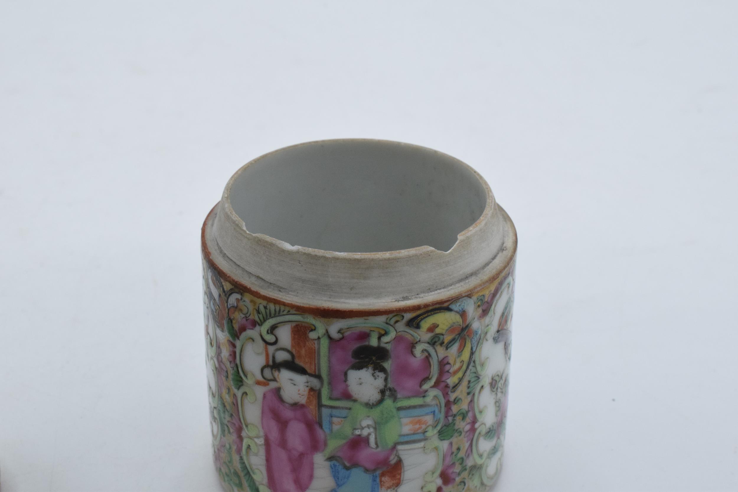 A small 19th century trinket / lidded jar decorated with Mandarin decoration, 6.5cm tall (some small - Image 10 of 11