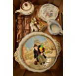 A mixed collection of items to include Royal Doulton Balloon Seller wall charger (second),