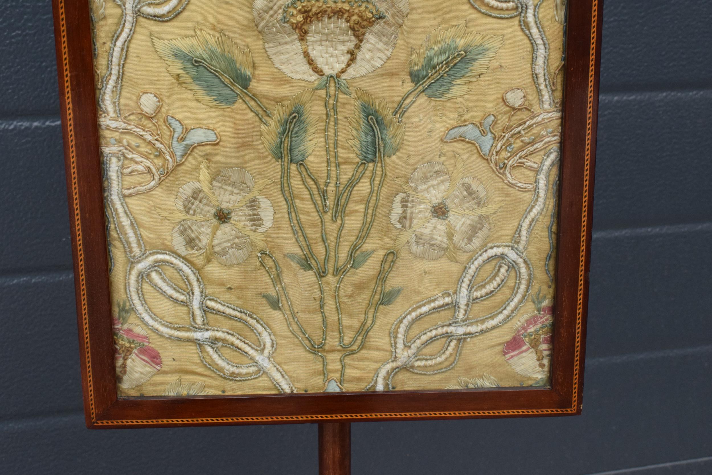 Georgian mahogany pole screen with silkwork panel on tripod base with inlaid decoration to panel - Image 8 of 10