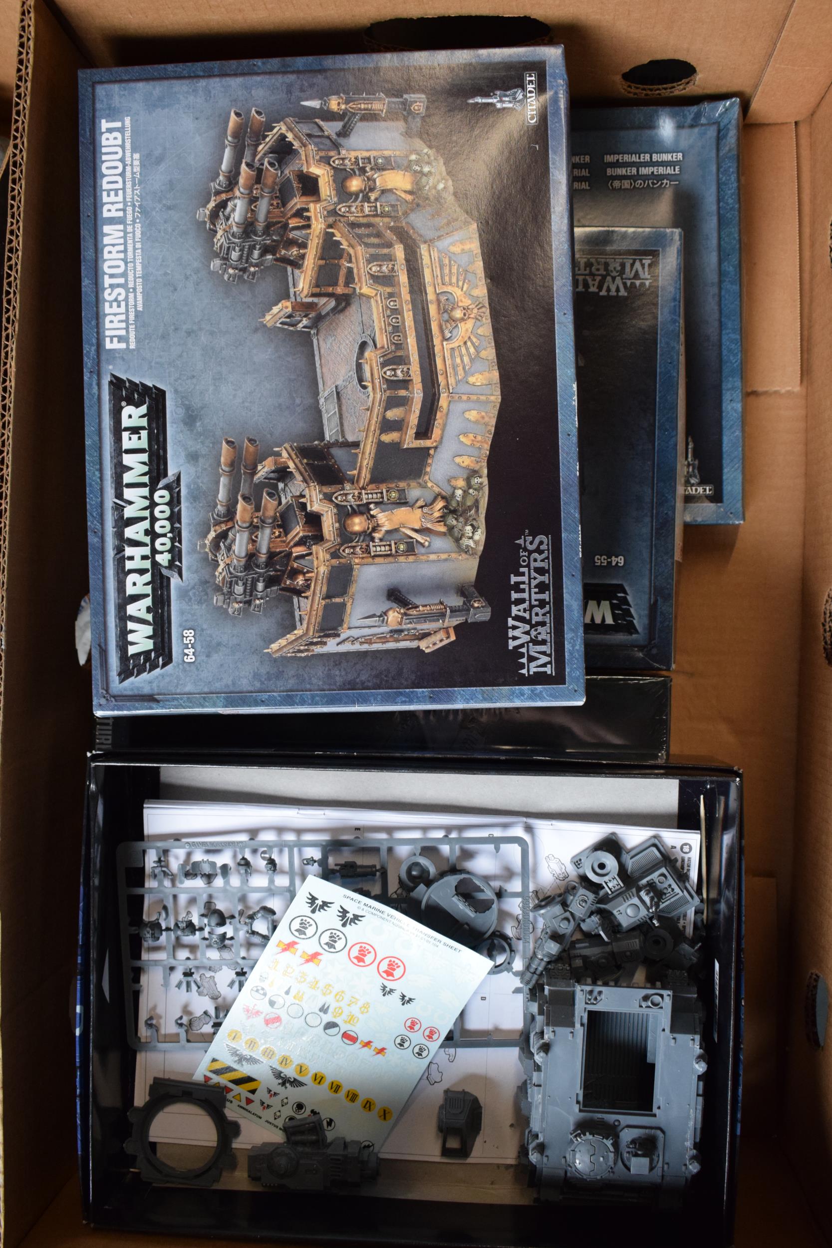 A collection of Warhammer 40,000 sets to include Wall of Mortyrs, Imperial Bunker, Firestorm Redoubt
