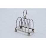 Silver plated arched toast rack with 5 bars, 8cm long.