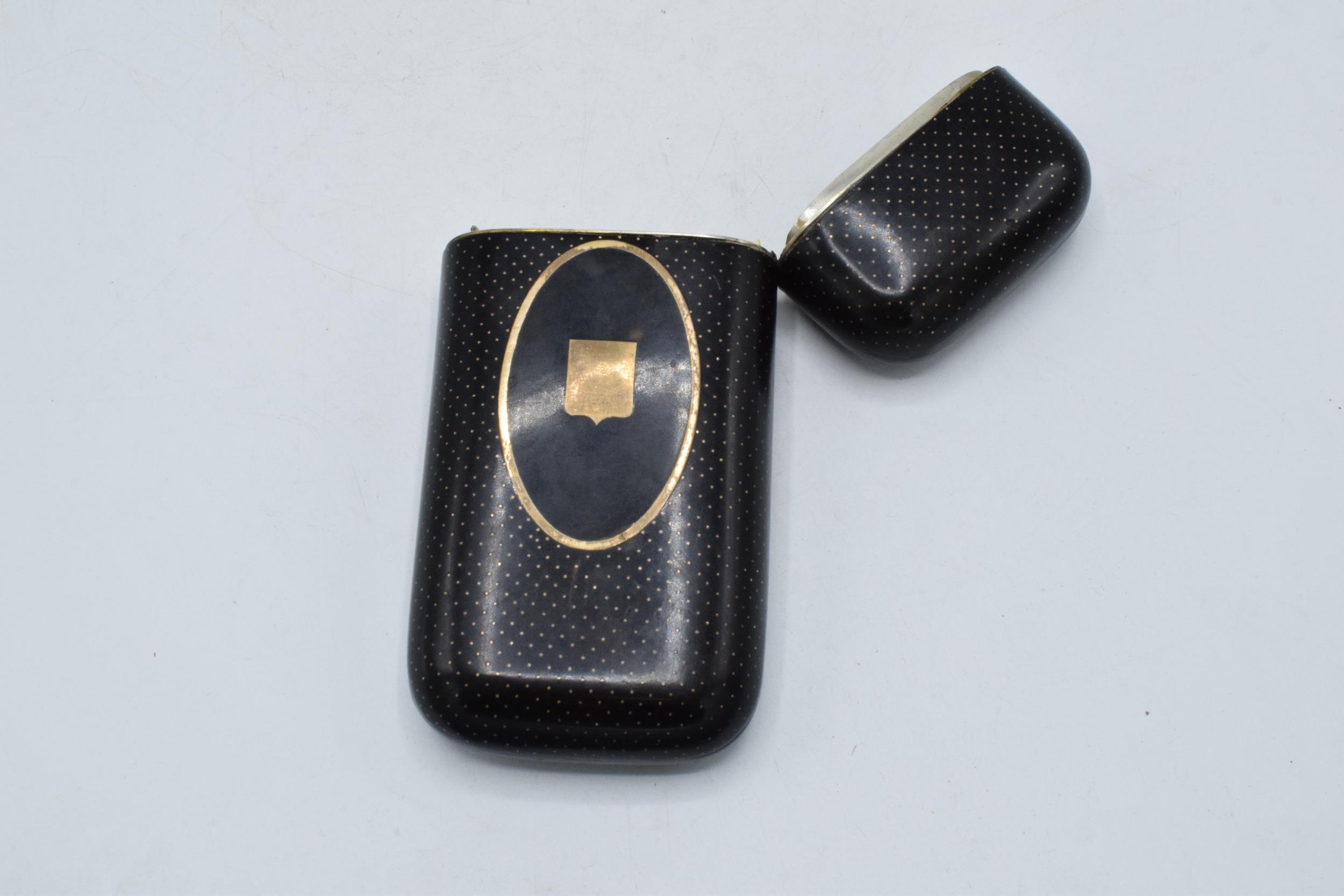 Tortoiseshell and gold pique cigar case with shield inlay, 14.5cm long. Lid doesnt quite close - Image 3 of 4