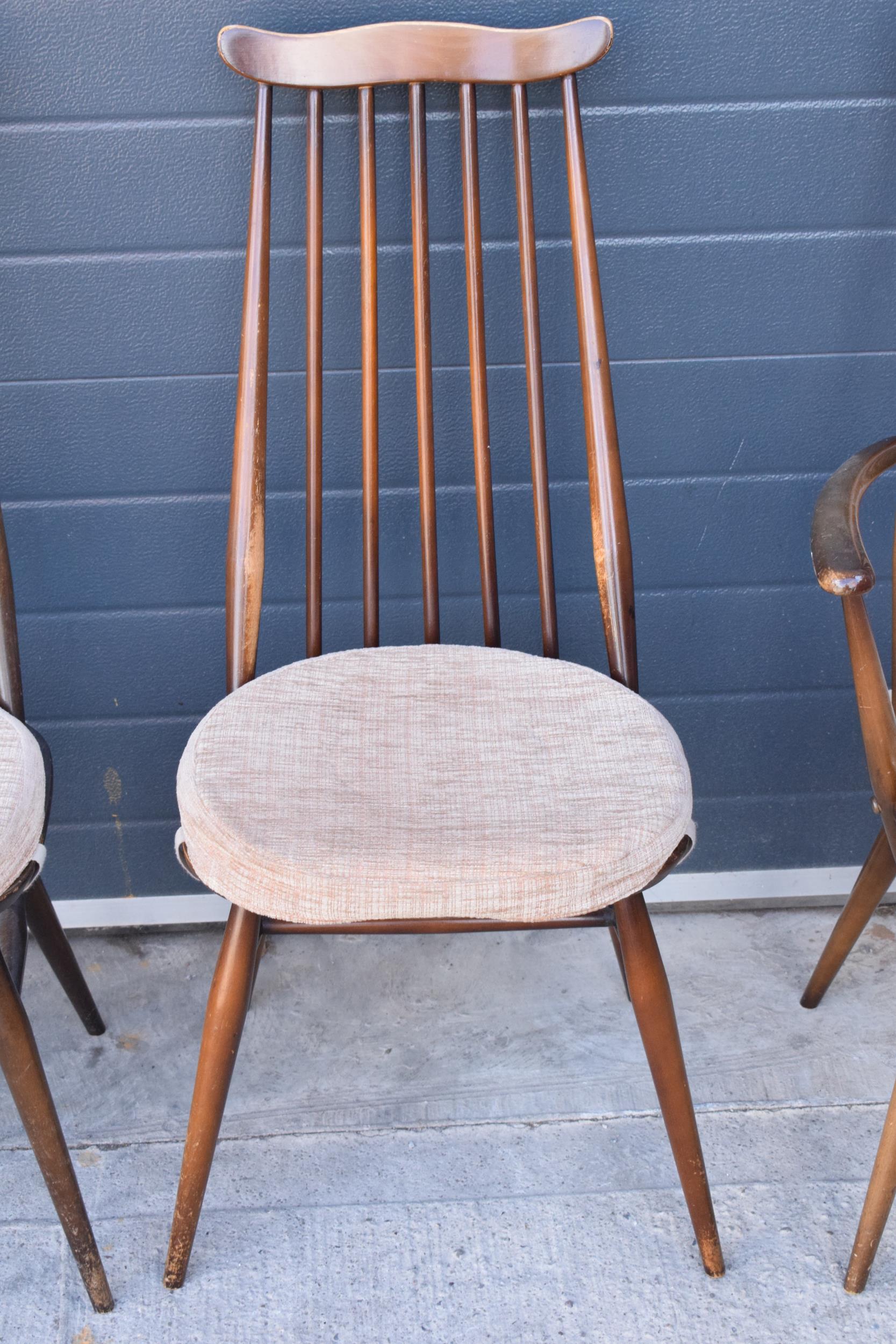 A set of 4 mid century Ercol spindle-back chairs to include 2 arm chairs (4). 97cm tall. Age-related - Image 3 of 10