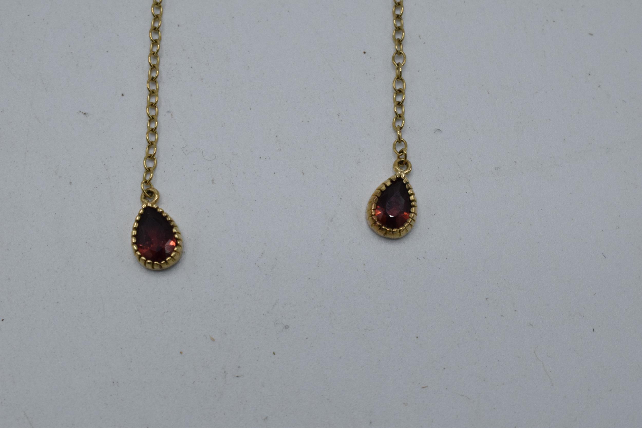 9ct gold and garnet drop earrings. 6cm long. 1.2 grams. - Image 2 of 3