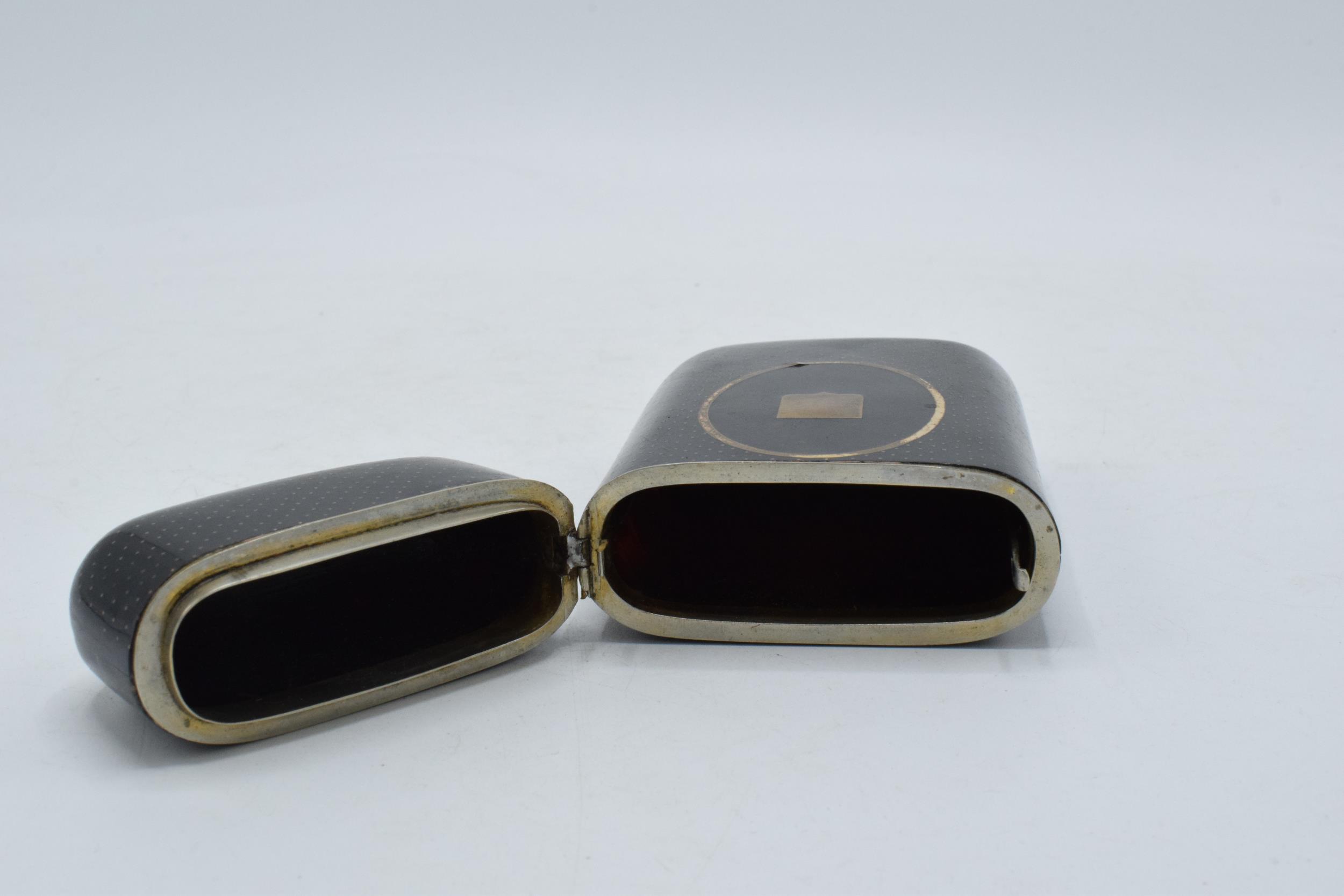 Tortoiseshell and gold pique cigar case with shield inlay, 14.5cm long. Lid doesnt quite close - Image 4 of 4