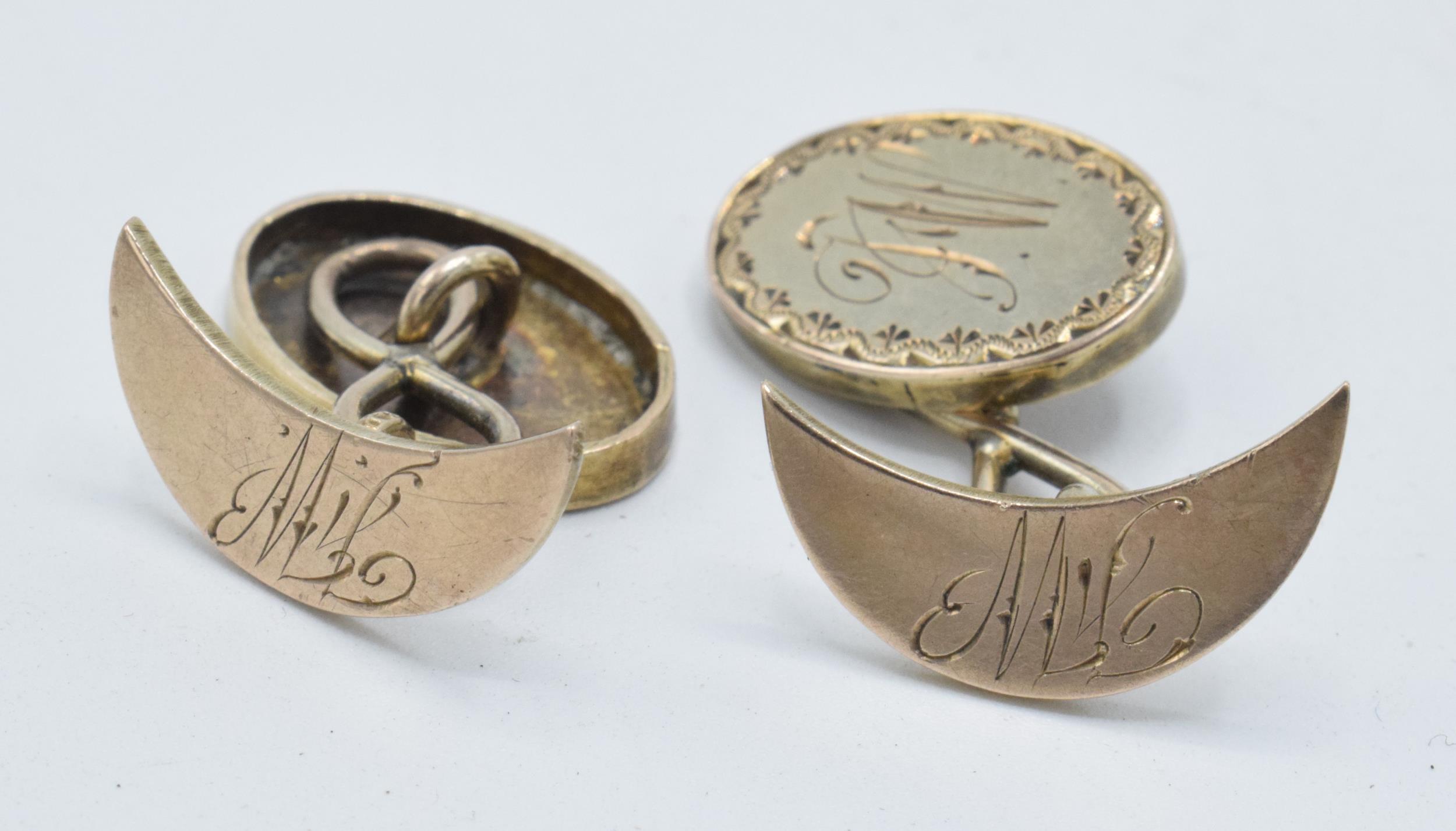 15ct gold cufflinks with initials, 5.3 grams.