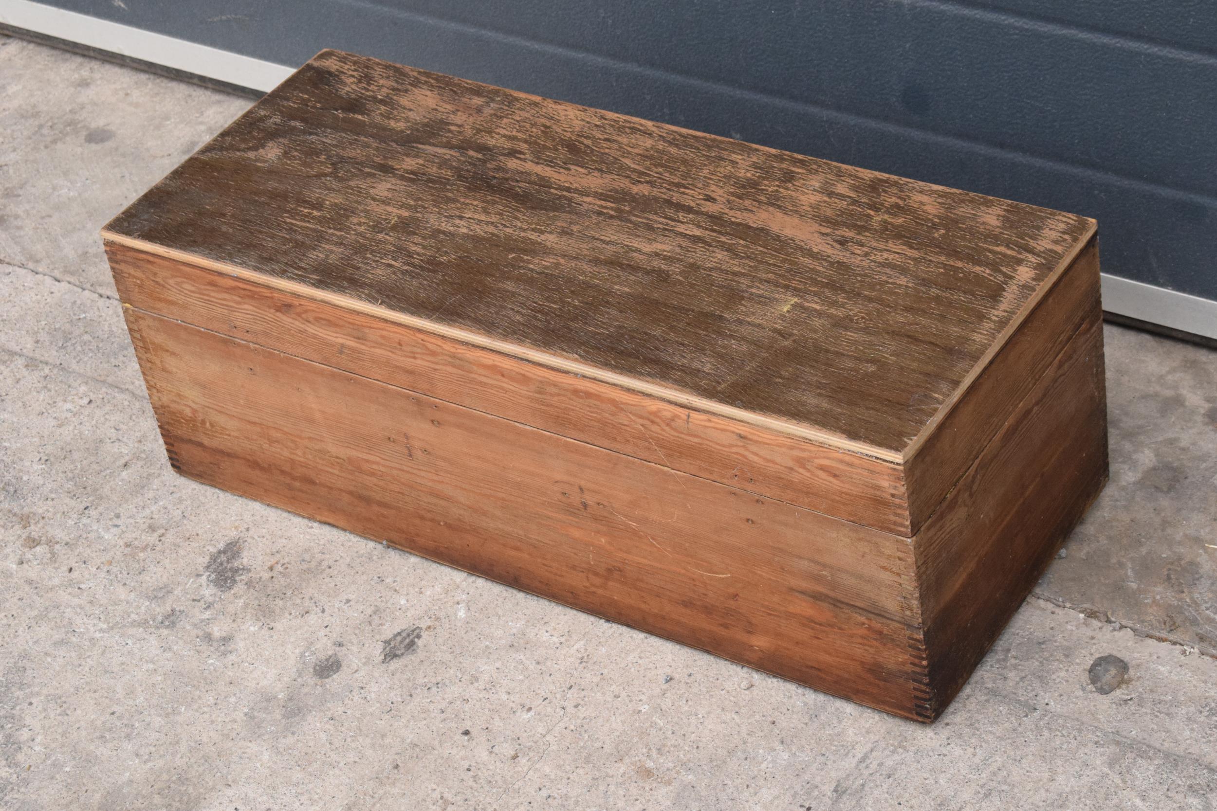 Vintage pine box with dovetail joints together later plywood top, 70 x 29 x 25cm tall. - Image 2 of 5