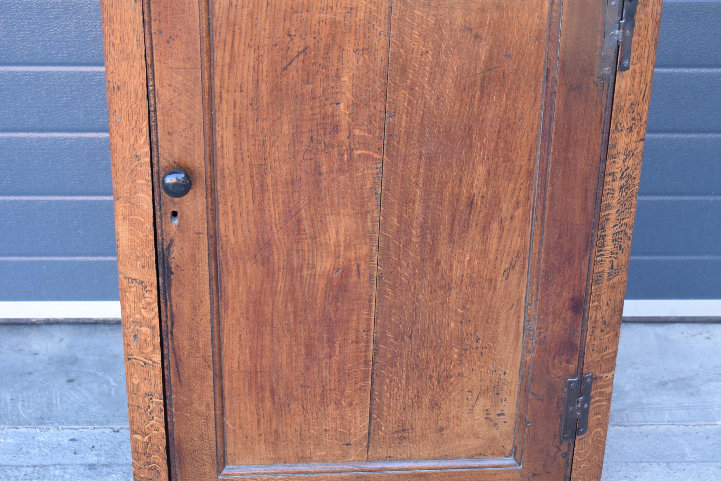 19th century oak corner cupboard with cast metal H-hinges with nice shade of brown, 101cm tall, 74cm - Image 3 of 12