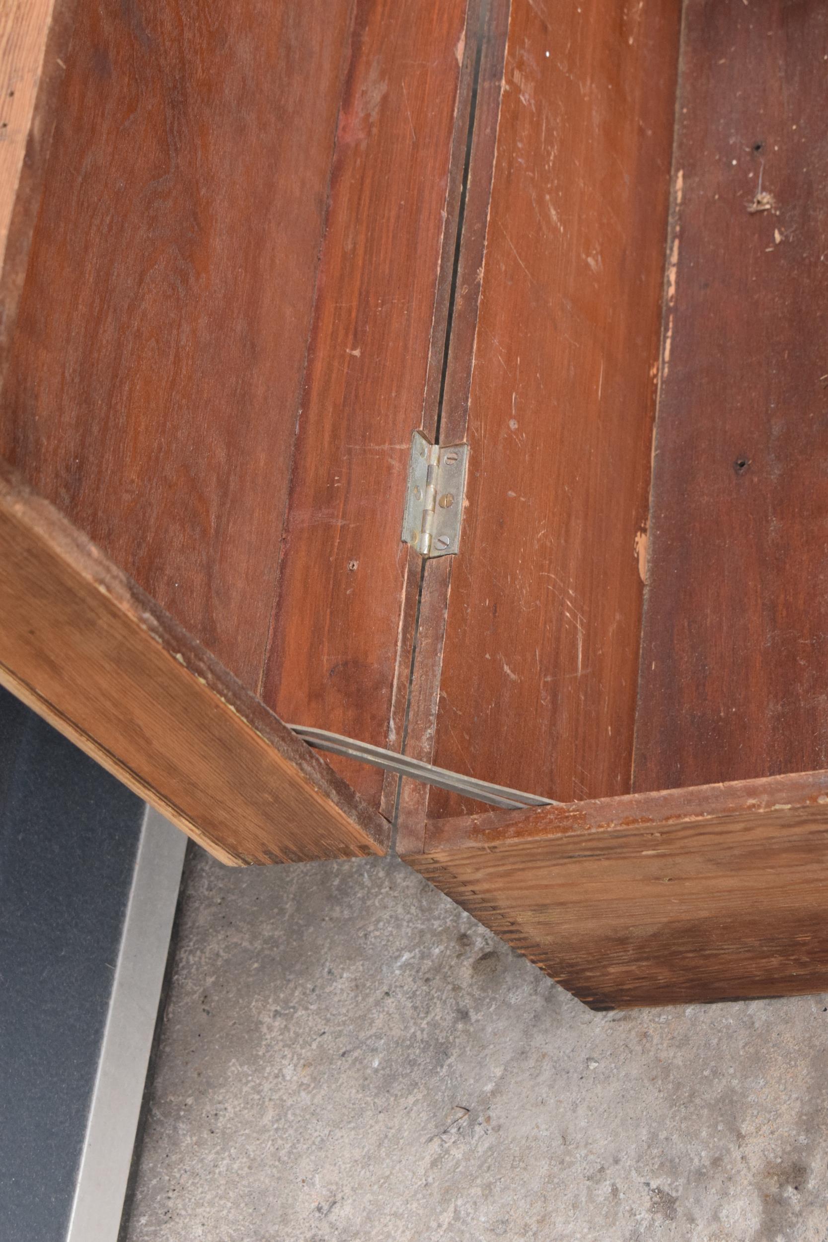 Vintage pine box with dovetail joints together later plywood top, 70 x 29 x 25cm tall. - Image 5 of 5
