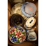 An interesting collection of pottery to include thick pottery Wemyss-style bowl (unmarked), Bodley