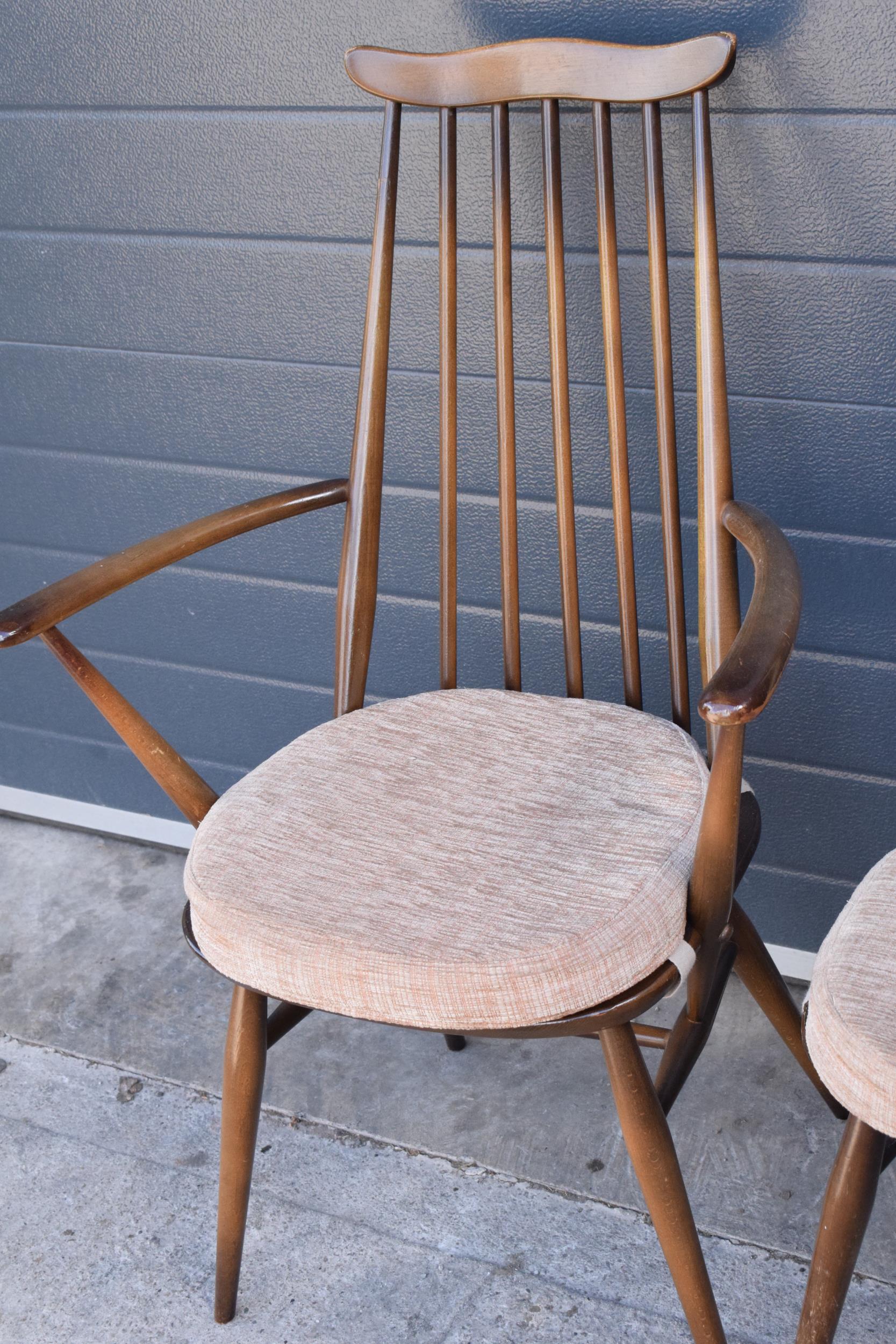 A set of 4 mid century Ercol spindle-back chairs to include 2 arm chairs (4). 97cm tall. Age-related - Image 5 of 10