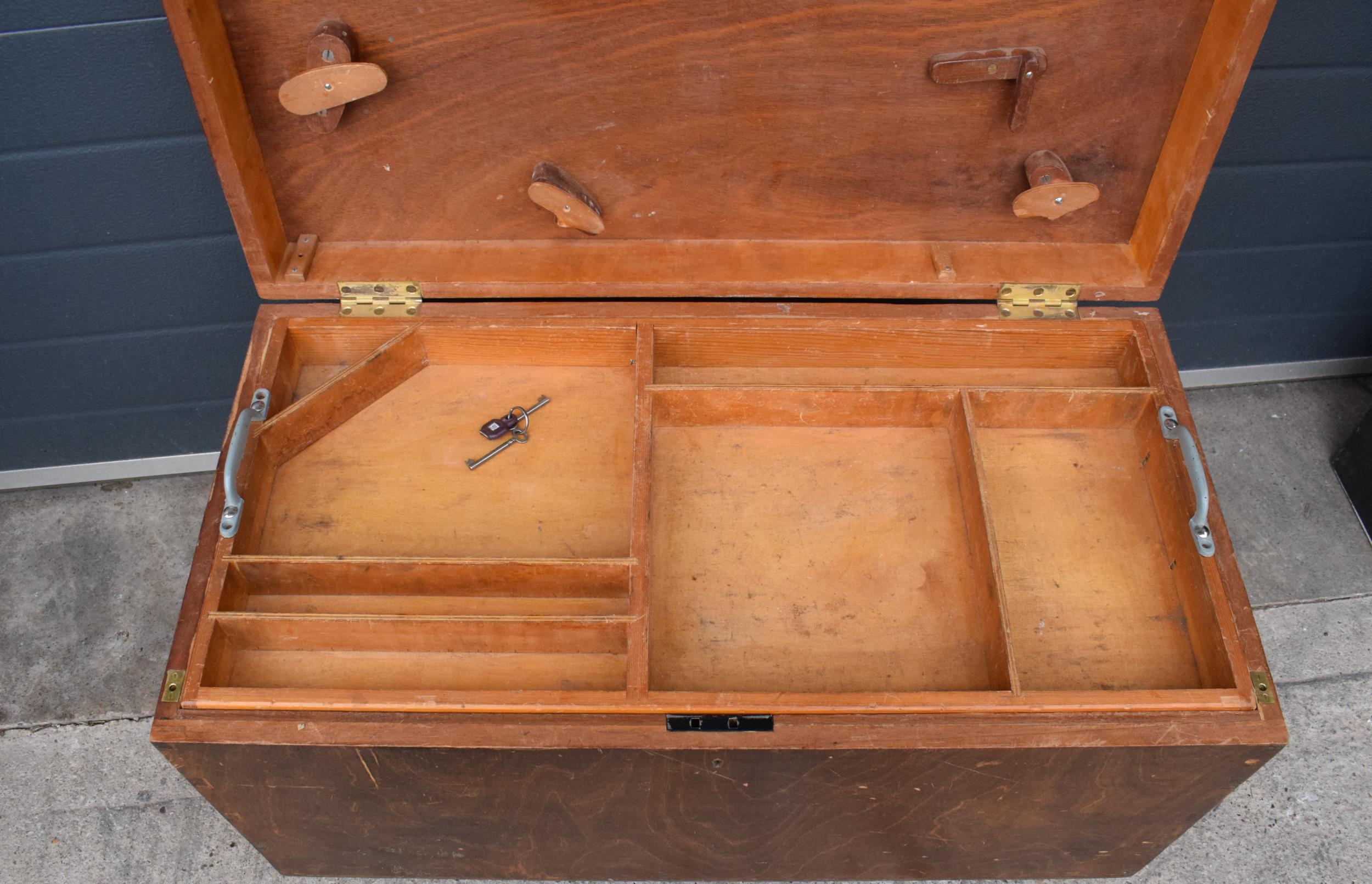 Vintage wooden tool box on caster wheels with pull out drawers, 84 x 43 x 48cm tall. - Image 5 of 6