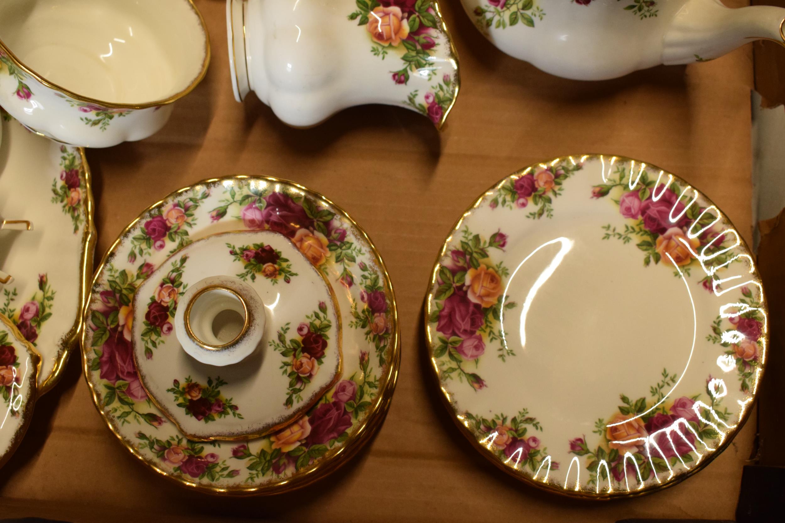 Royal Albert Old Country Roses to include medium teapot, 6 cups, 6 saucers, 6 side plates, cruets, - Image 5 of 5