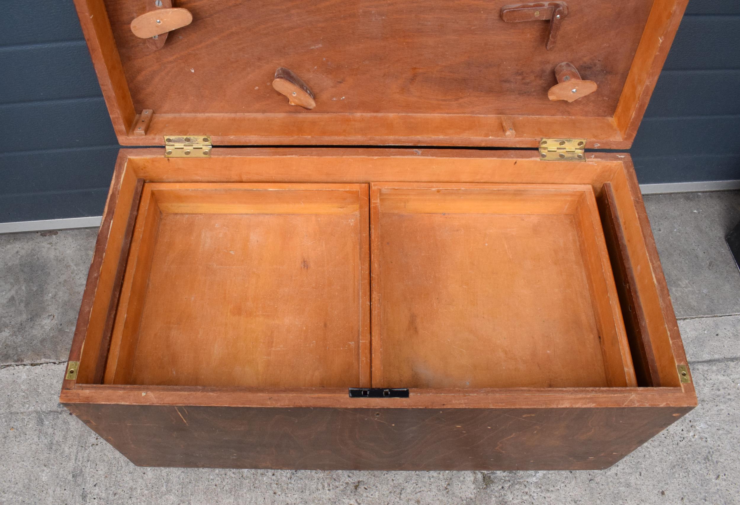 Vintage wooden tool box on caster wheels with pull out drawers, 84 x 43 x 48cm tall. - Image 6 of 6