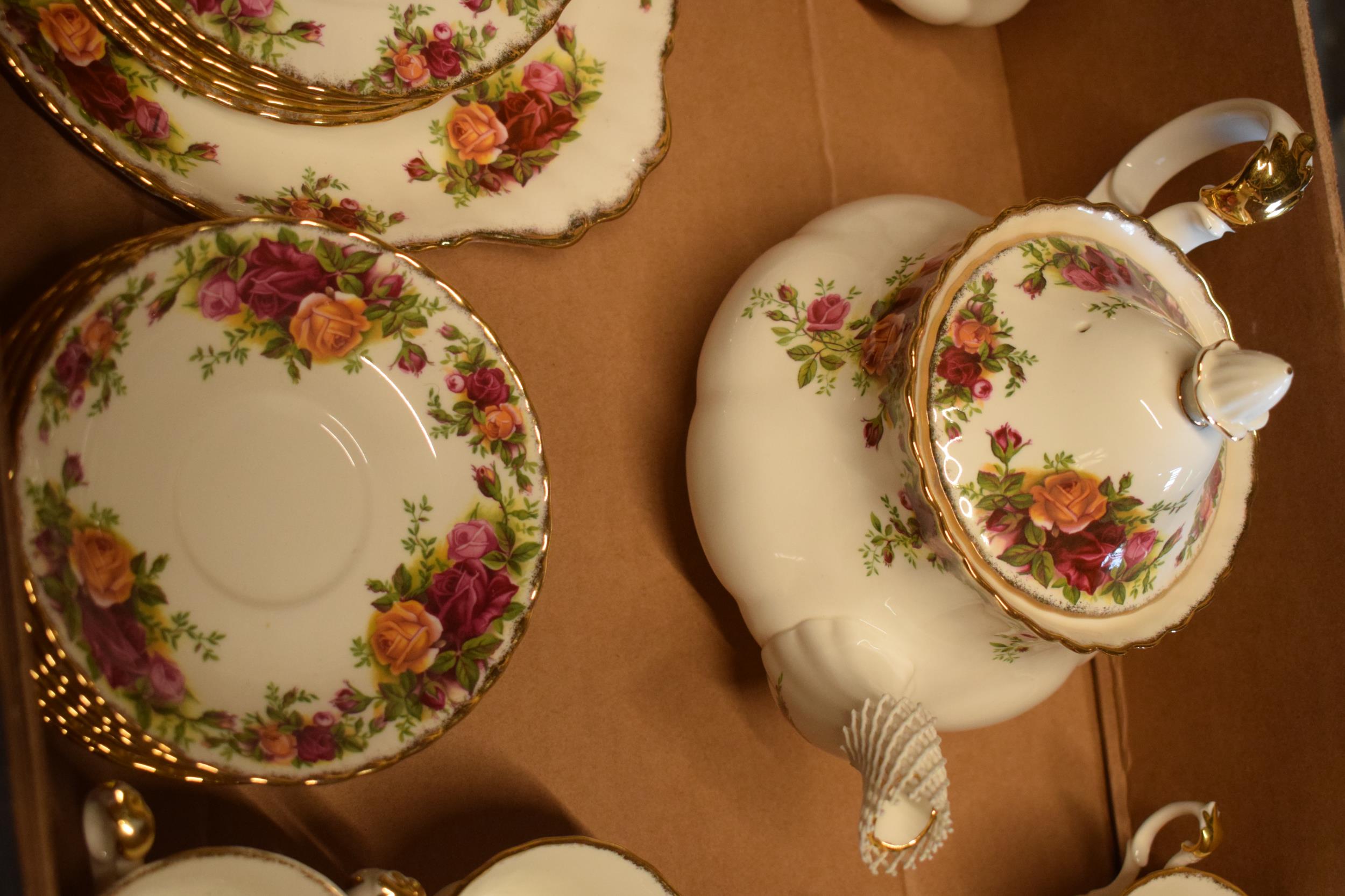 Royal Albert Old Country Roses tea ware to include large teapot, 6 cups, 6 saucers, 6 sides, milk, - Image 3 of 6