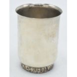 Hallmarked silver cup / vase with textured rim, 96.4 grams / 3.10 oz, Sheffield 1979, 8.5cm tall.