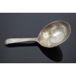 Georgian hallmarked silver caddy spoon, 8cm long, 10.0 grams.