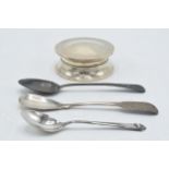 Hallmarked silver trinket dish together with 3 silver spoons, 70.3 grams / 2.26 oz (4).