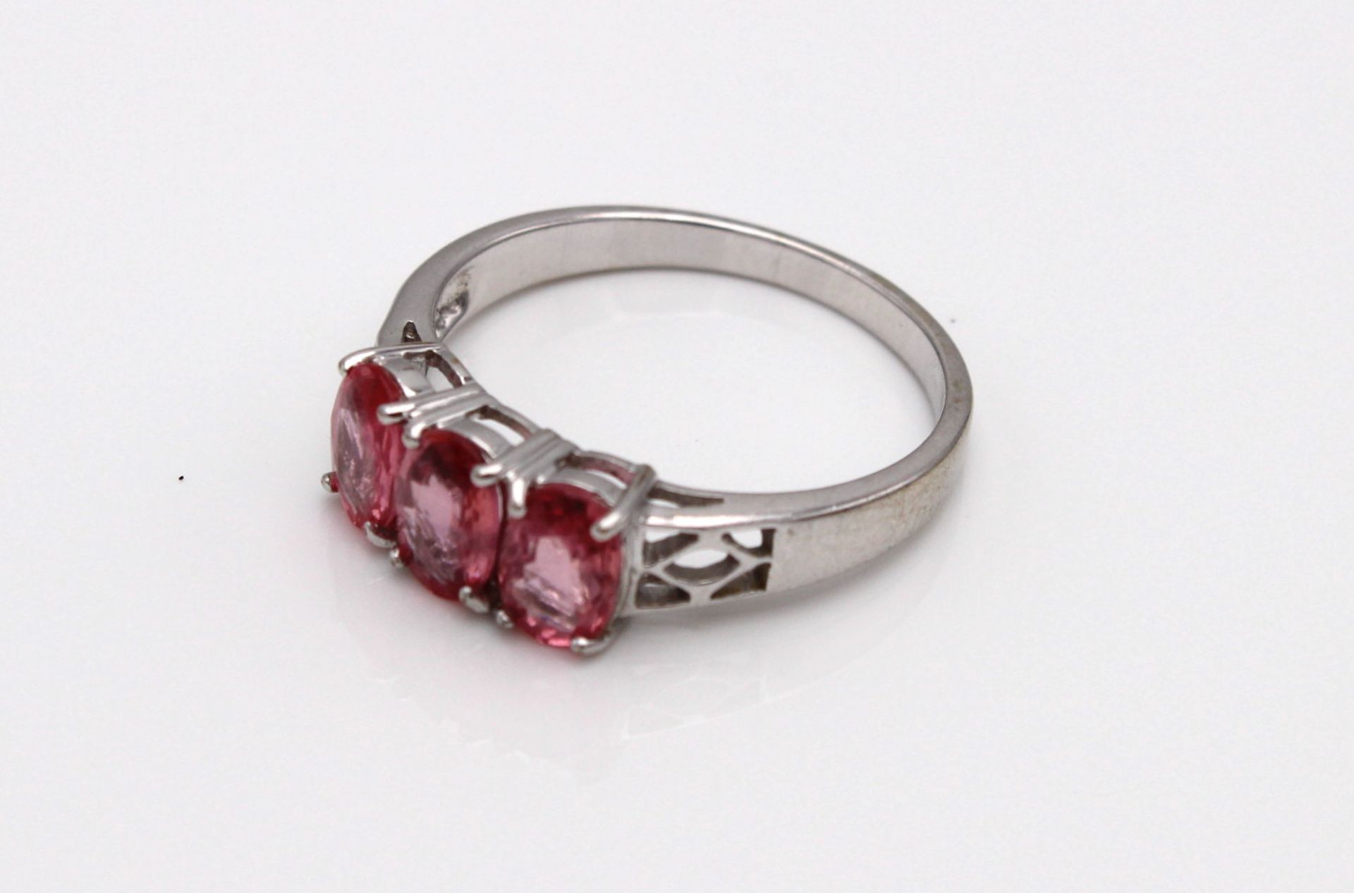 Ring WG 9K, 2,49 g; pinke Steine, RG 54