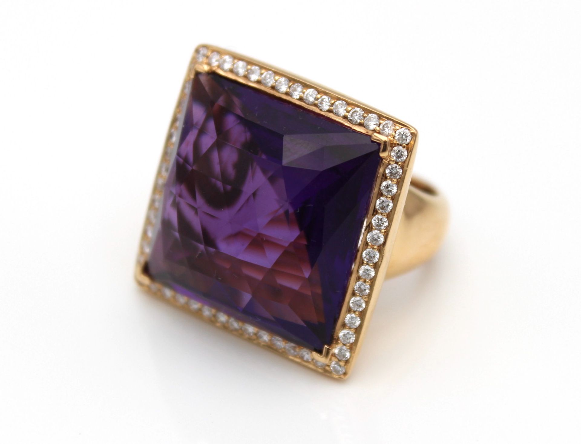 Ring GG 750, 25,47 g; Diamanten ca. 1,00 ct, Amethyst; RG 54 (verstellbar)