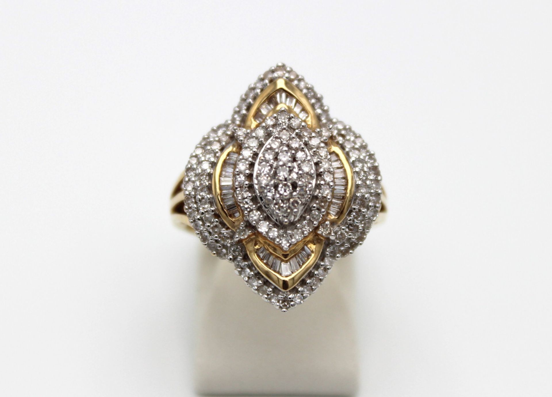 Ring WG/GG 585, 5,62 g; Diamanten (Baguette- u. Rundschliff), ca. 1.33 ct, RG 53