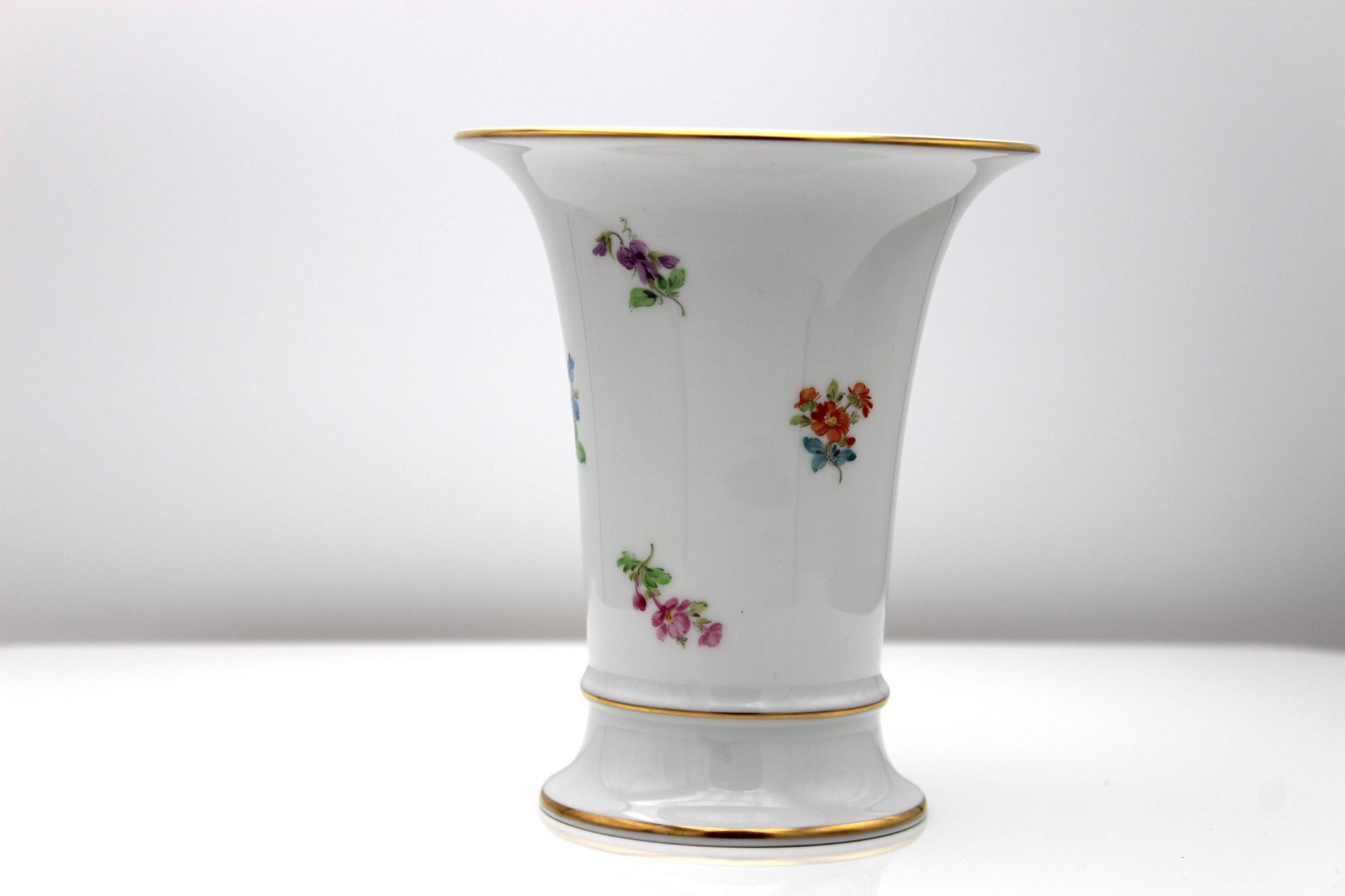 Vase Meissen , I. Wahl; Motiv ´Streublume`, ca. 13,5 cm hoch