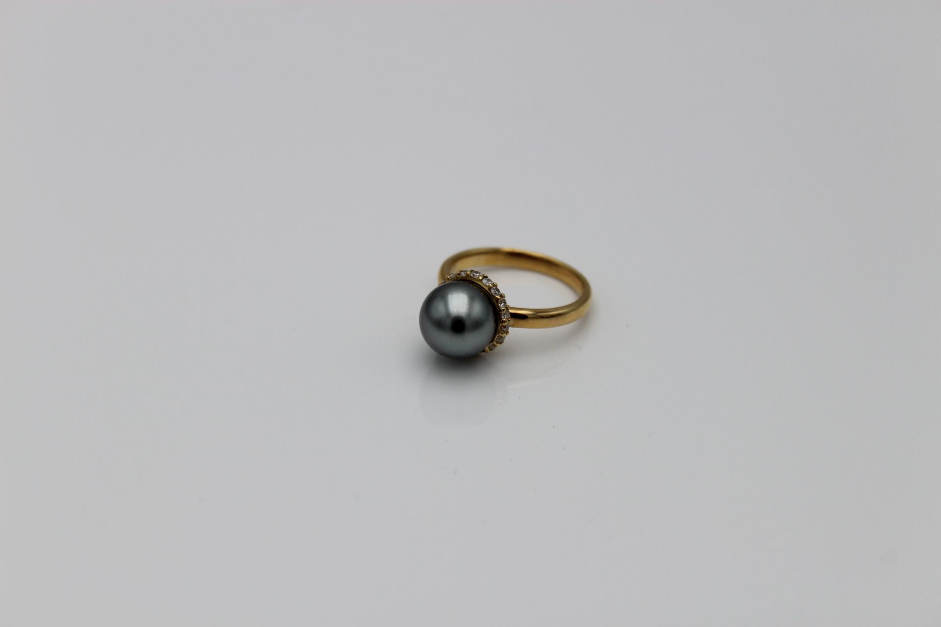 Ring RG 750, 4,99 g; Diamanten ca. 0.20 ct, Tahiti-Perle ø 8,5 mm, RG 54,5