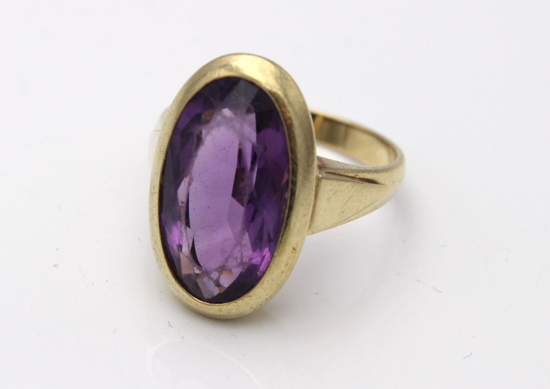 Ring GG 585, 5,82 g; Amethyst (Facetten z.T. abgeschliffen) , RG 55