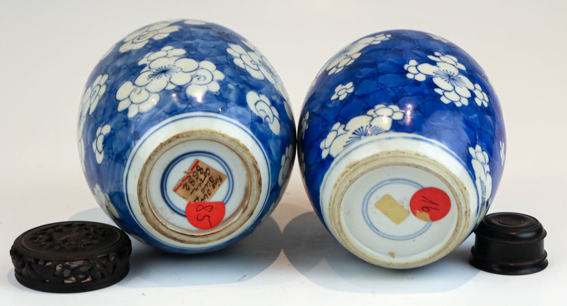 Zwei kleine Ingertöpfe mit Holzdeckel China, Qing - Bild 3 aus 3