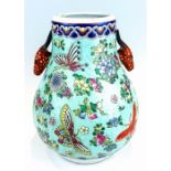 Bauchige Vase mit zwei erhabenen Damhirsch-Köpfen China, Guangxu