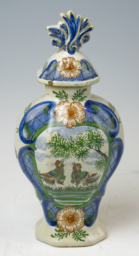 Deckelvase Delft, 19. Jh.