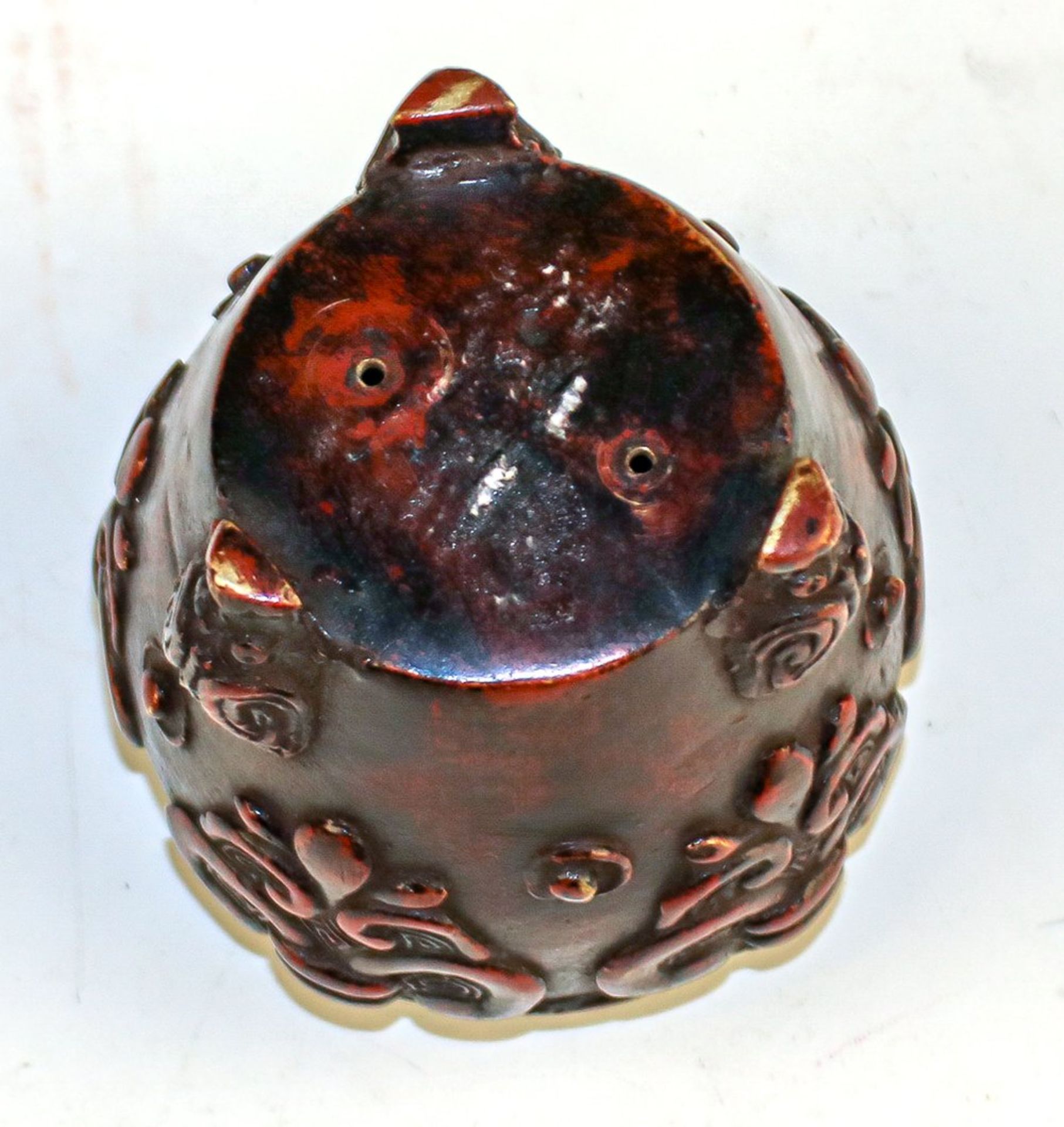 Kleines bauchiges Räuchergefäß auf drei Maskenfüßen China - Image 4 of 4