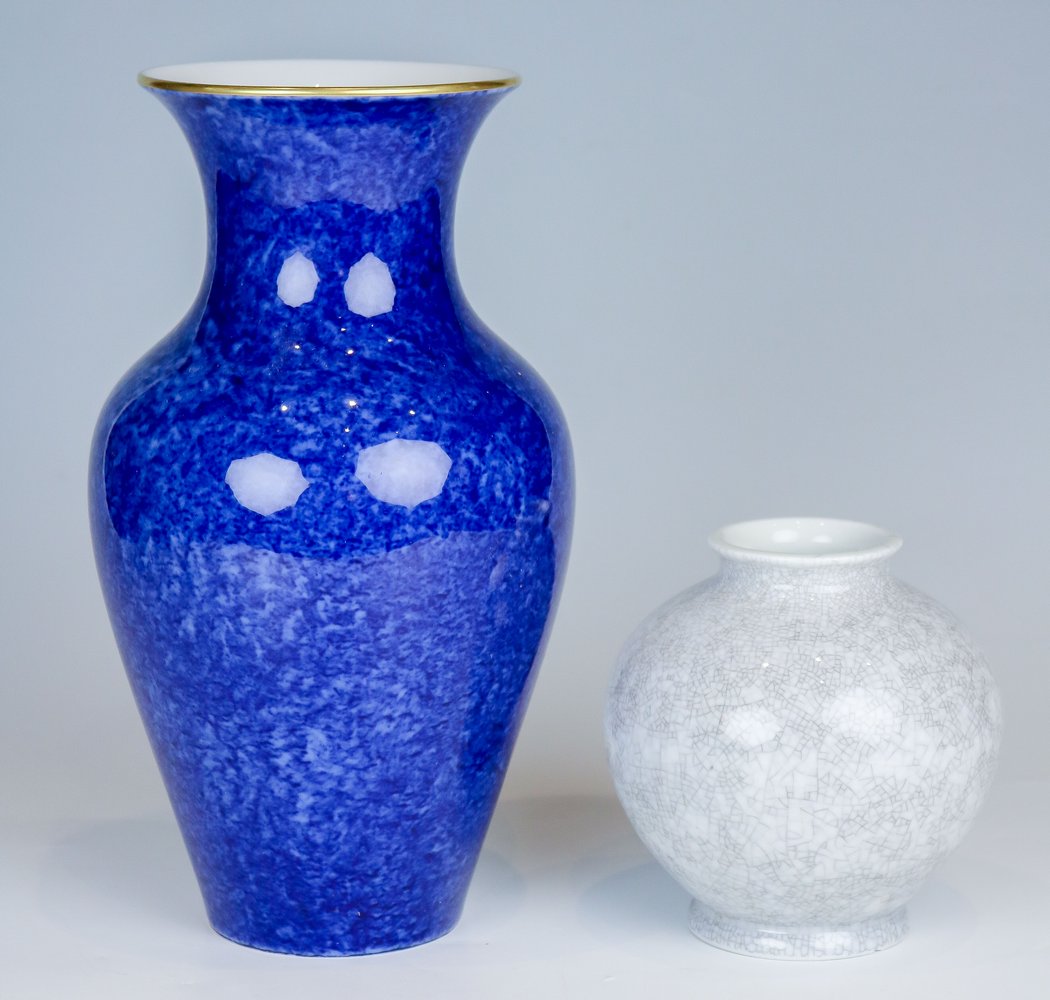 Chinesische Vase und Kugelvase KPM Berlin, um 1962/92 bzw. vor 1945