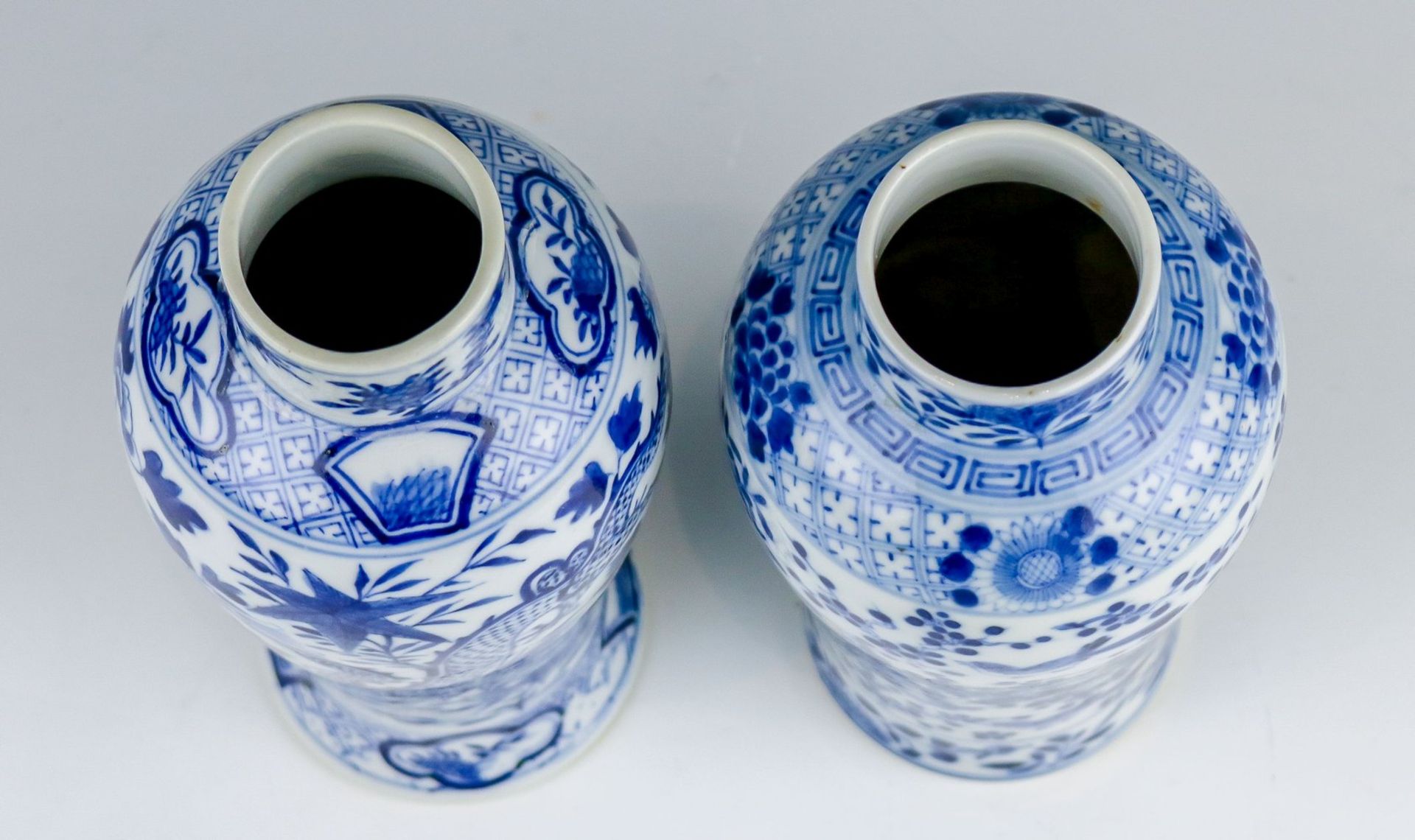 Zwei balusterförmige Vasen China - Image 3 of 4