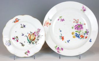 Teller mit Holzschnittblumen und Platte mit Manierblumen Meissen, um 1740/60