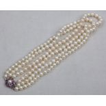 Dreireihige Perlenkette aus ca. 158 gleichgroßen Zuchtperlen