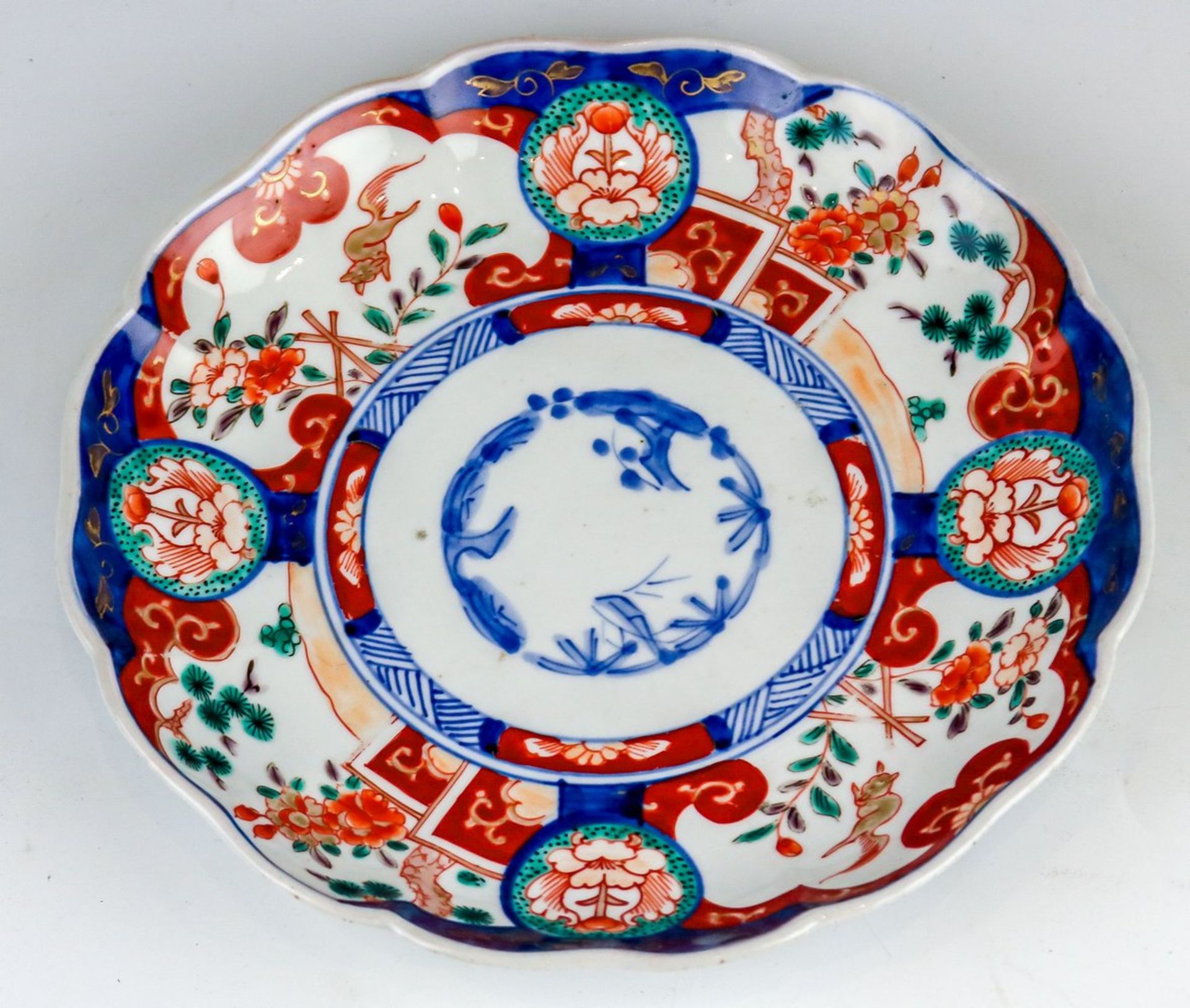 Teller mit blütenförmigem Rand Japan, Imari