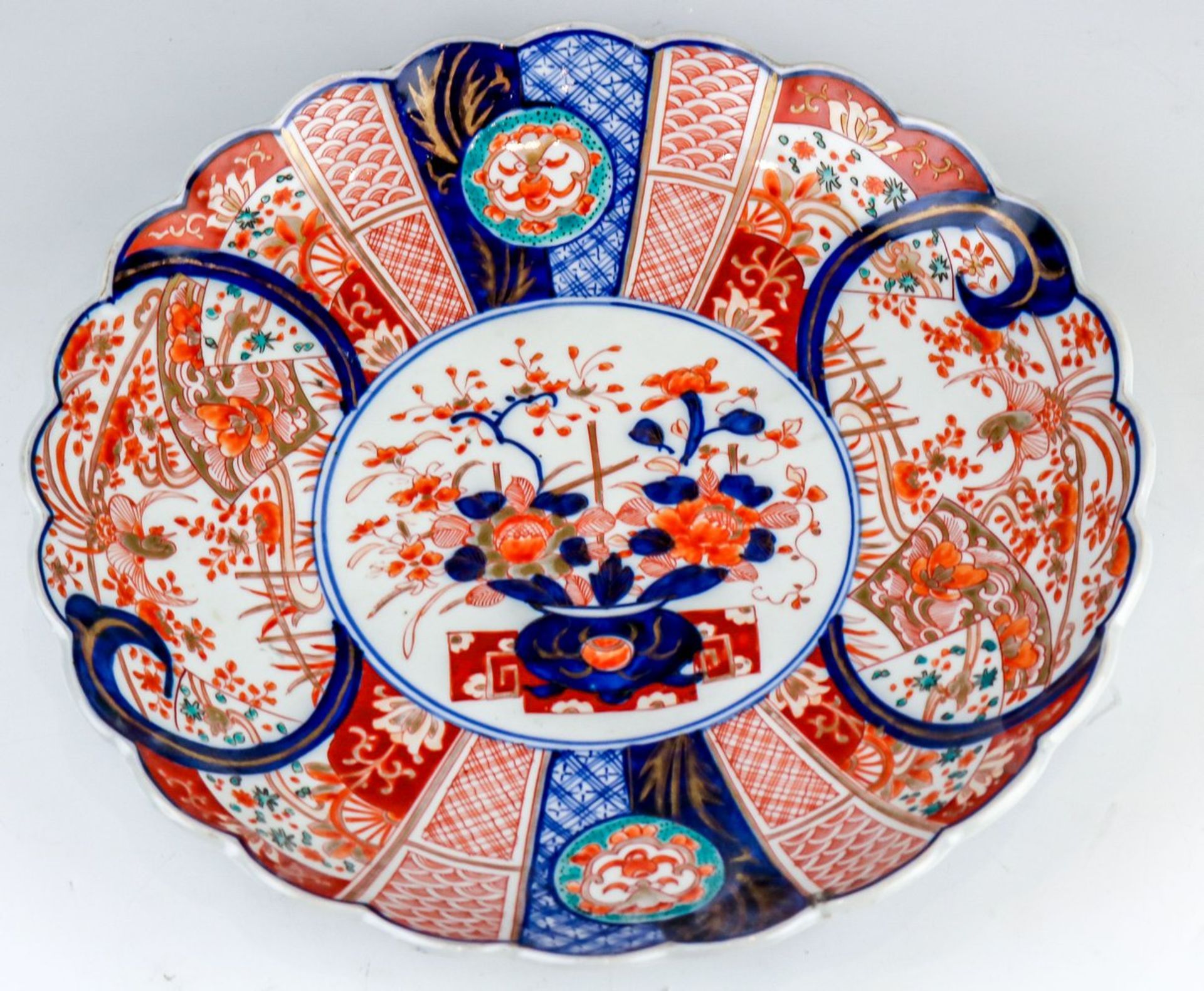 Kleine Platte mit gewelltem Rand Japan, Imari