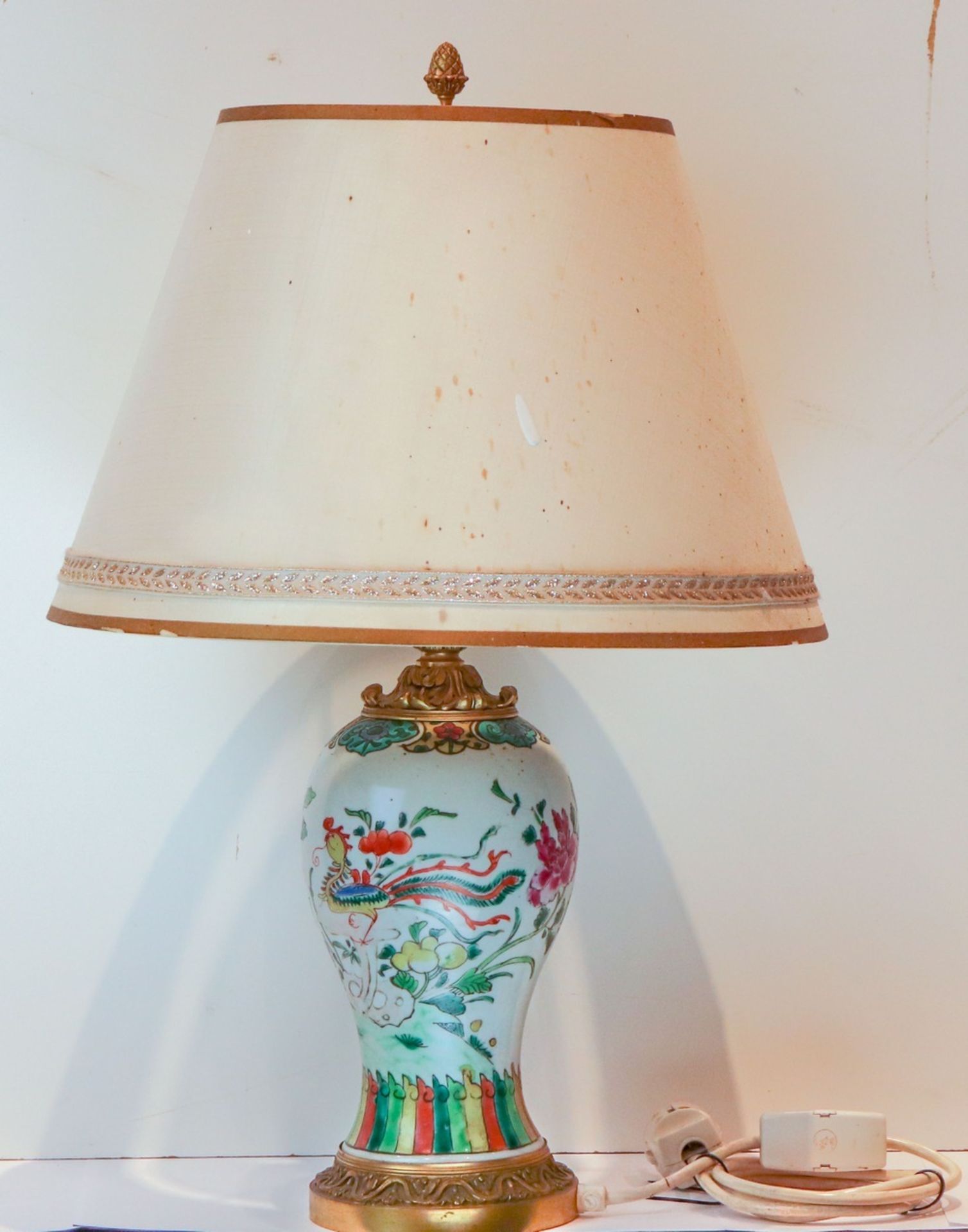 Kleine balusterförmige Vase als Tischlampe montiert China