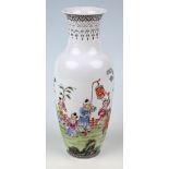 Kleine schlanke Vase China, 20. Jh.