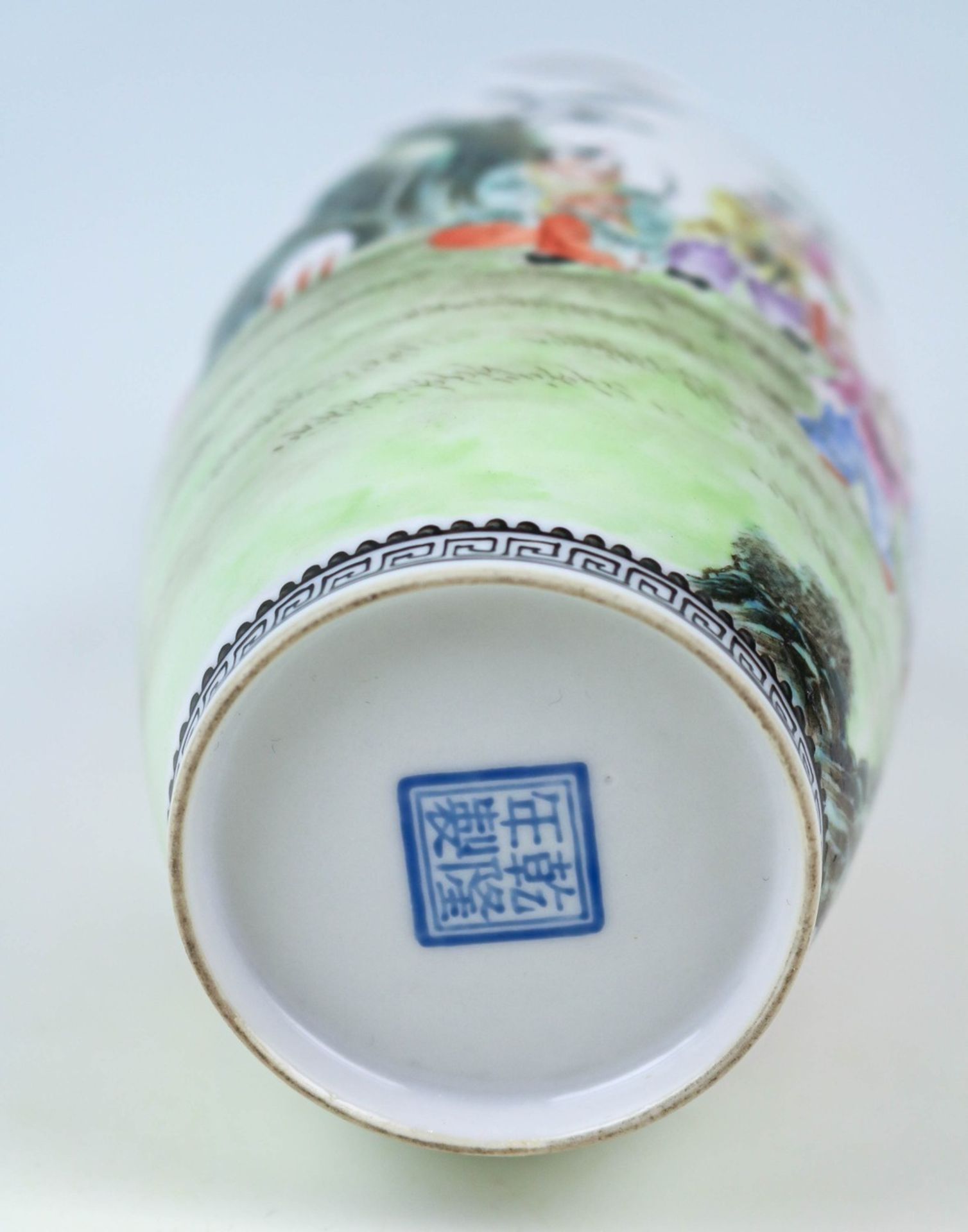 Kleine schlanke Vase China, 20. Jh. - Bild 3 aus 3