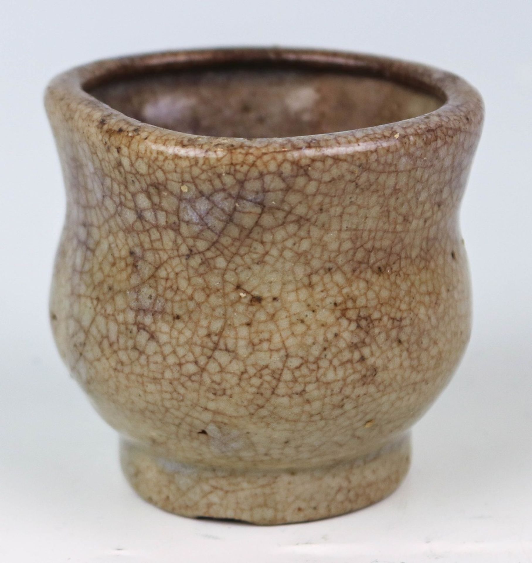 Kleiner leicht gebauchter Keramik-Topf