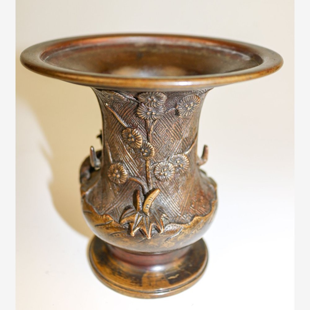 Kleine bauchige Vase mit trompetenförmiger Mündung Japan, 19. Jh. - Image 2 of 3